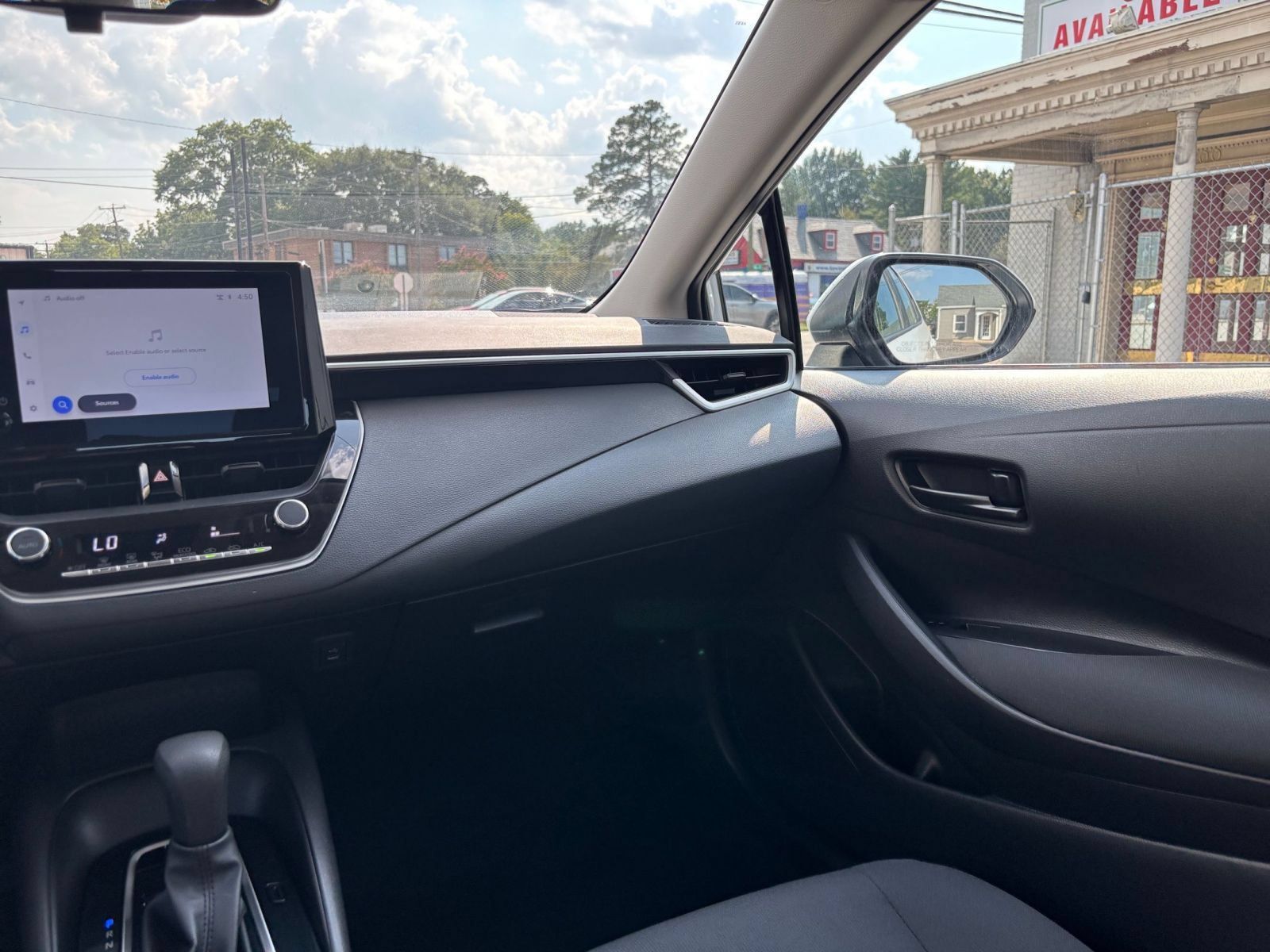 Used 2025 Toyota Corolla LE FWD image 32
