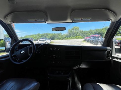Used 2014 Chevrolet Express 2500 RWD image 12