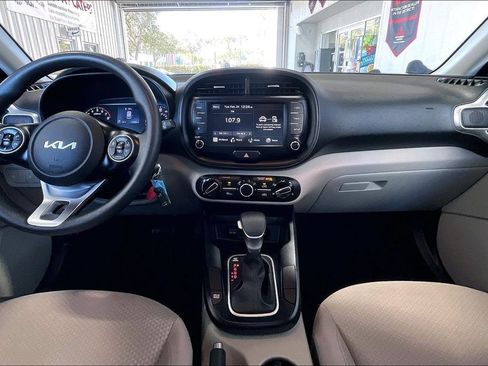 Used 2022 Kia Soul LX FWD image 6