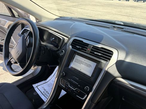 Used 2019 Ford Fusion SE FWD image 38