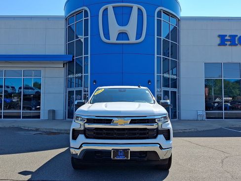 Used 2024 Chevrolet Silverado 1500 LT AWD/4WD image 2