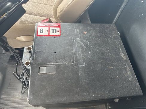 Used 2011 Chevrolet Express 2500 image 15