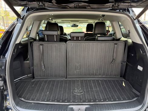 Used 2019 Toyota Highlander SE image 11