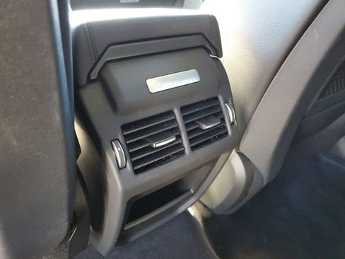 Used 2019 Land Rover Range Rover Evoque SE image 12