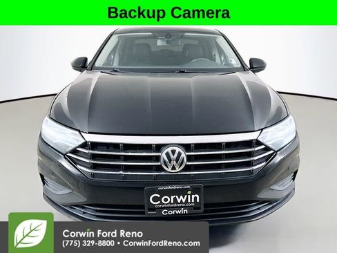 Used 2021 Volkswagen Jetta SE FWD image 2