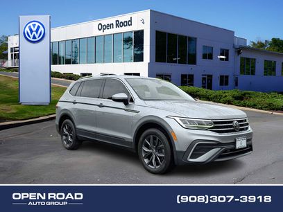 Used 2023 Volkswagen Tiguan SE w/ Panoramic Sunroof Package