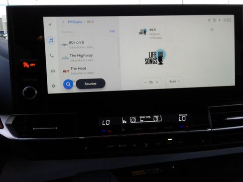 Used 2025 Toyota Sienna XLE image 21