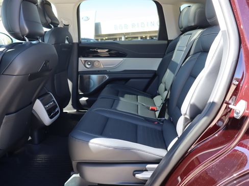 Used 2025 Lincoln Nautilus Reserve AWD/4WD image 11
