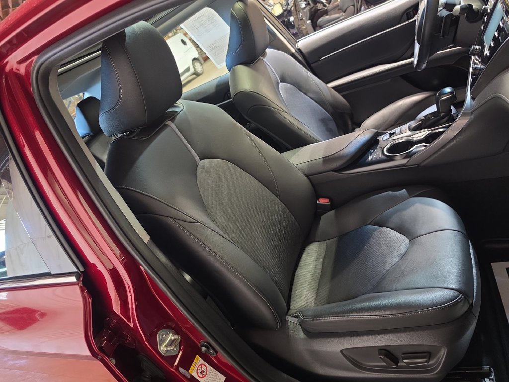 Used 2018 Toyota Camry XSE FWD image 25
