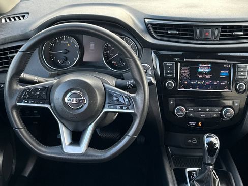 Used 2019 Nissan Rogue SV image 14