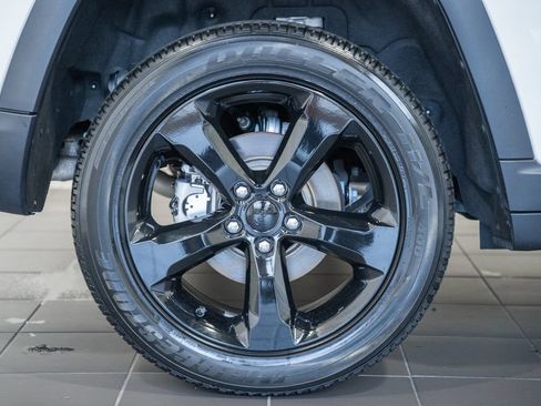 Used 2023 Jeep Grand Cherokee Altitude AWD/4WD image 16