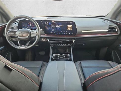 Used 2025 Chevrolet Traverse Z71 AWD/4WD image 16