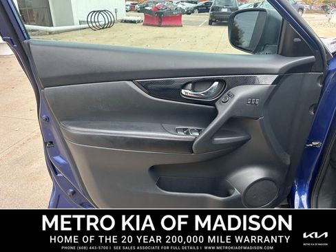 Used 2017 Nissan Rogue SL w/ SL Premium Package image 12