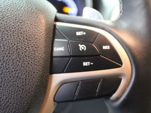 Used 2017 Jeep Grand Cherokee Limited AWD/4WD image 10
