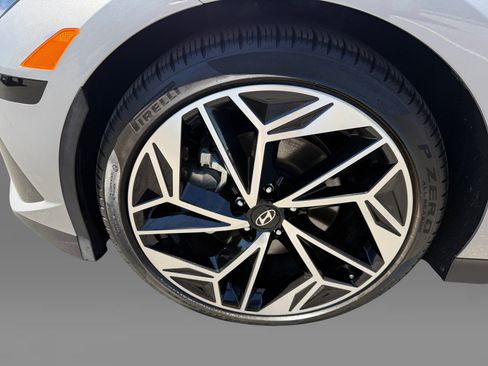 Used 2024 Hyundai Ioniq 6 SEL RWD image 9