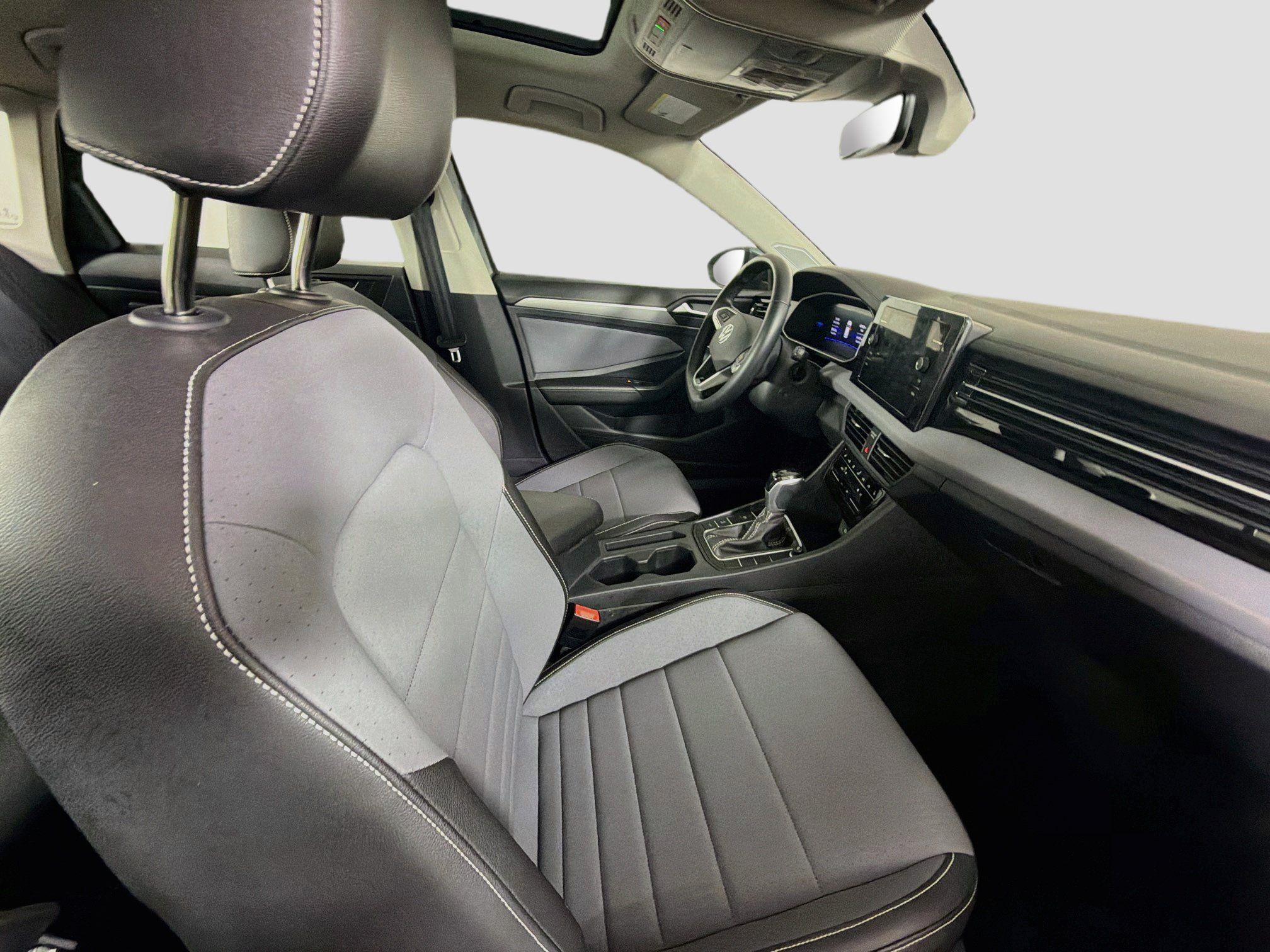 Used 2025 Volkswagen Jetta SE FWD image 29