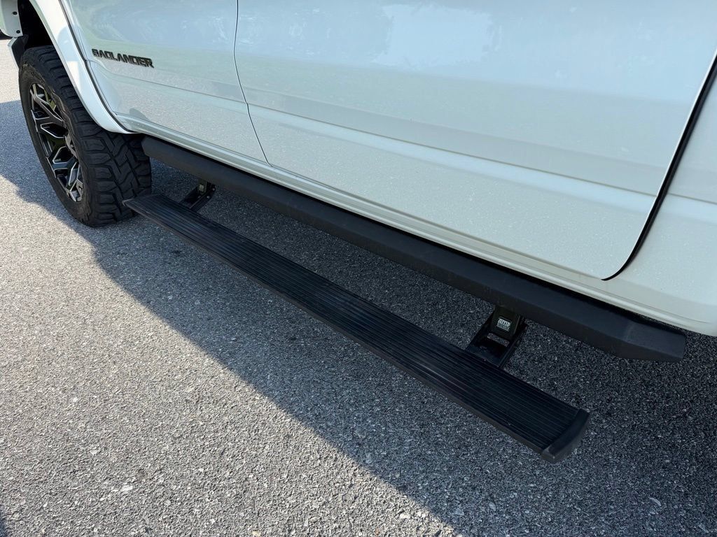 Used 2022 RAM 1500 Laramie AWD/4WD image 22