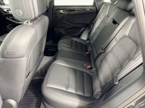 Certified 2025 Porsche Macan image 15