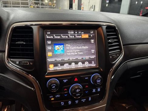 Used 2016 Jeep Grand Cherokee Limited w/ Luxury Group II AWD/4WD image 26