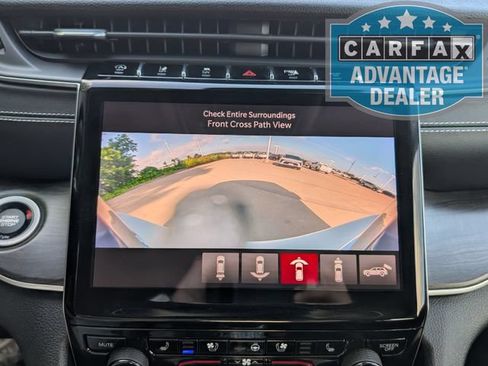 Used 2023 Jeep Grand Cherokee Limited w/ Luxury Tech Group II RWD image 9
