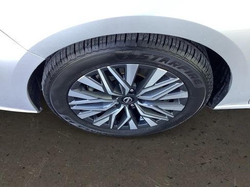 Used 2024 Nissan Altima 2.5 SV image 10