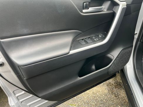 Used 2025 Toyota RAV4 XLE image 20