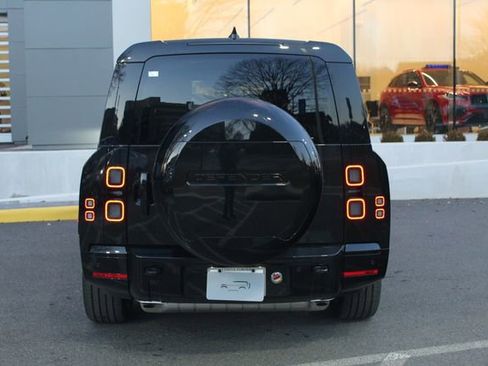 New 2026 Land Rover Defender 130 X-Dynamic SE image 7