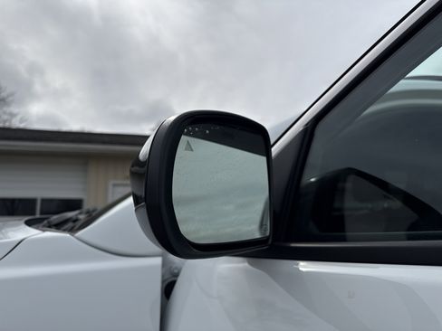 Used 2024 Jeep Compass Latitude image 30