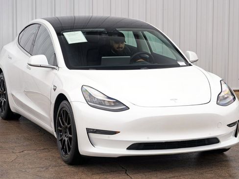 Used 2019 Tesla Model 3 Standard Range Plus image 53