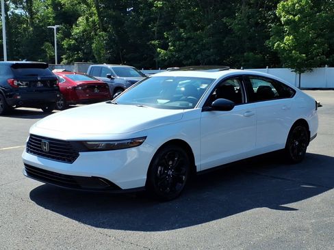 Used 2025 Honda Accord SE image 3