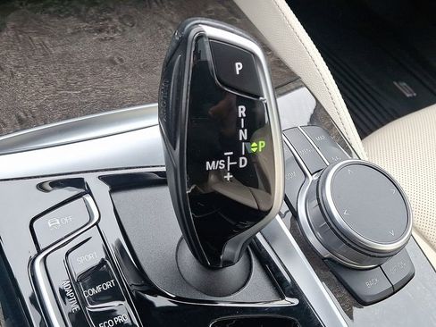 Used 2021 BMW M550i xDrive M550i xDrive w/ Premium Package image 16