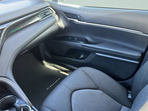 Used 2019 Toyota Camry LE w/ Convenience Package FWD image 12