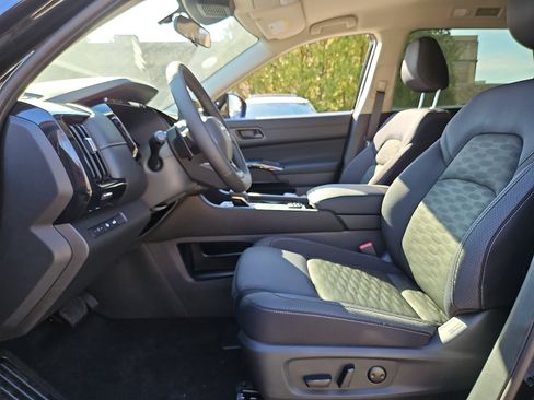 New 2026 Nissan Pathfinder SV image 10