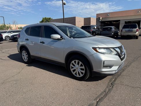Used 2019 Nissan Rogue S FWD image 3