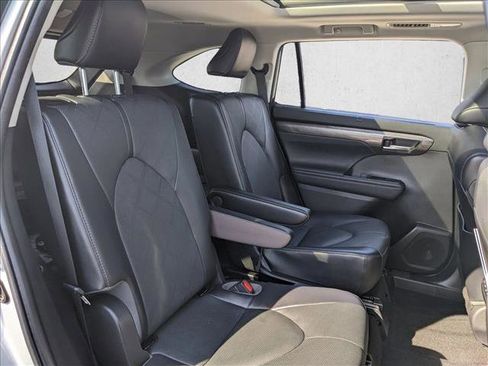 Used 2022 Toyota Highlander Platinum image 20