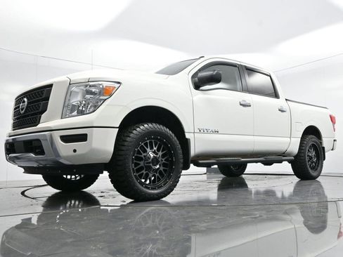 Used 2021 Nissan Titan SV w/ SV Convenience Package image 40