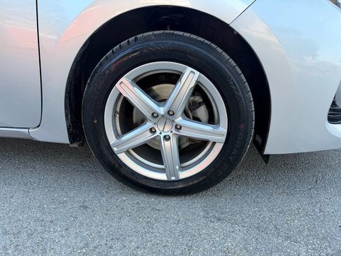 Used 2017 Toyota Corolla LE FWD image 31