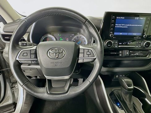 Used 2022 Toyota Highlander XLE image 11