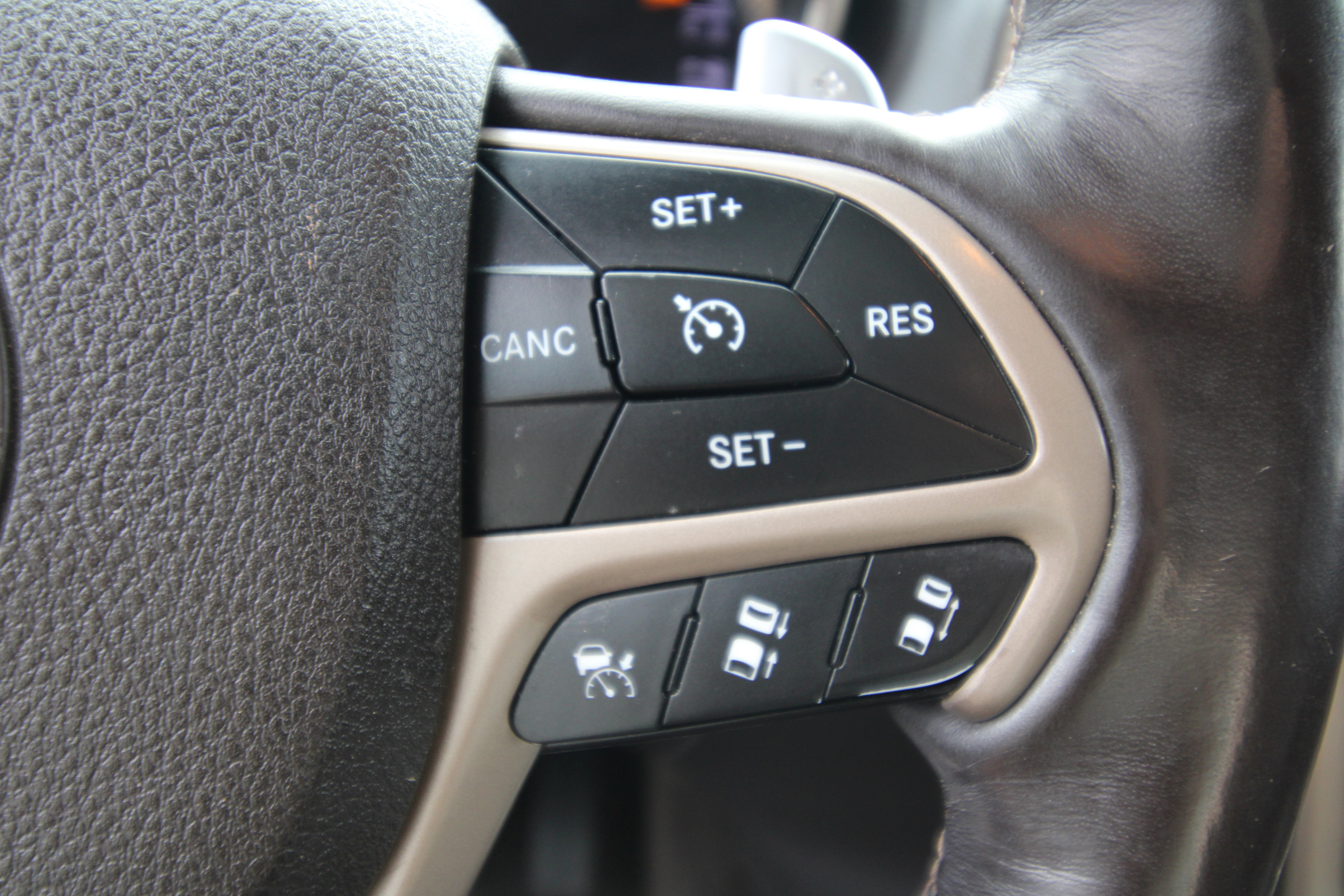 Used 2014 Jeep Grand Cherokee Summit AWD/4WD image 34