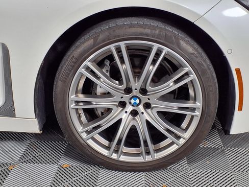 Used 2022 BMW 740i w/ Premium Package RWD image 34