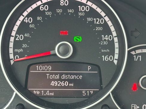 Used 2014 Volkswagen Beetle TDI image 11