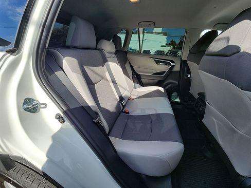 Used 2021 Toyota RAV4 XLE image 26