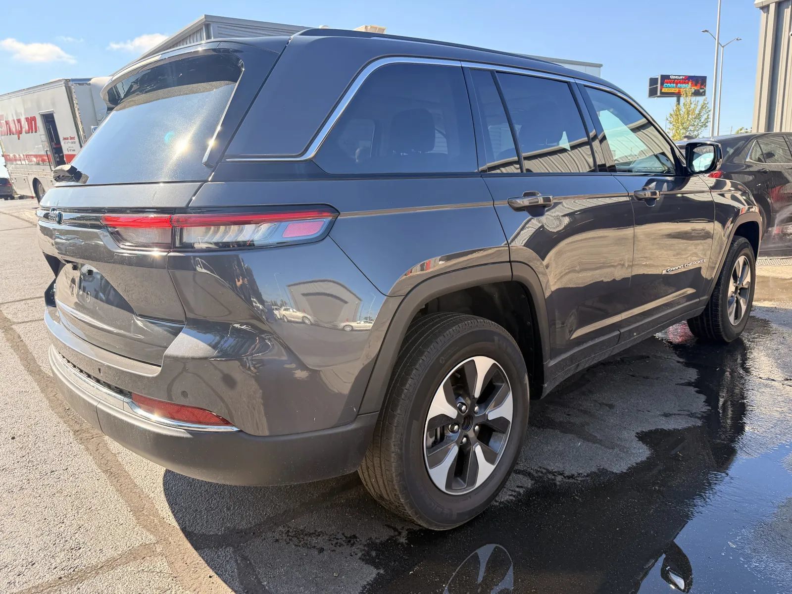 Used 2023 Jeep Grand Cherokee 4WD 4xe image 4