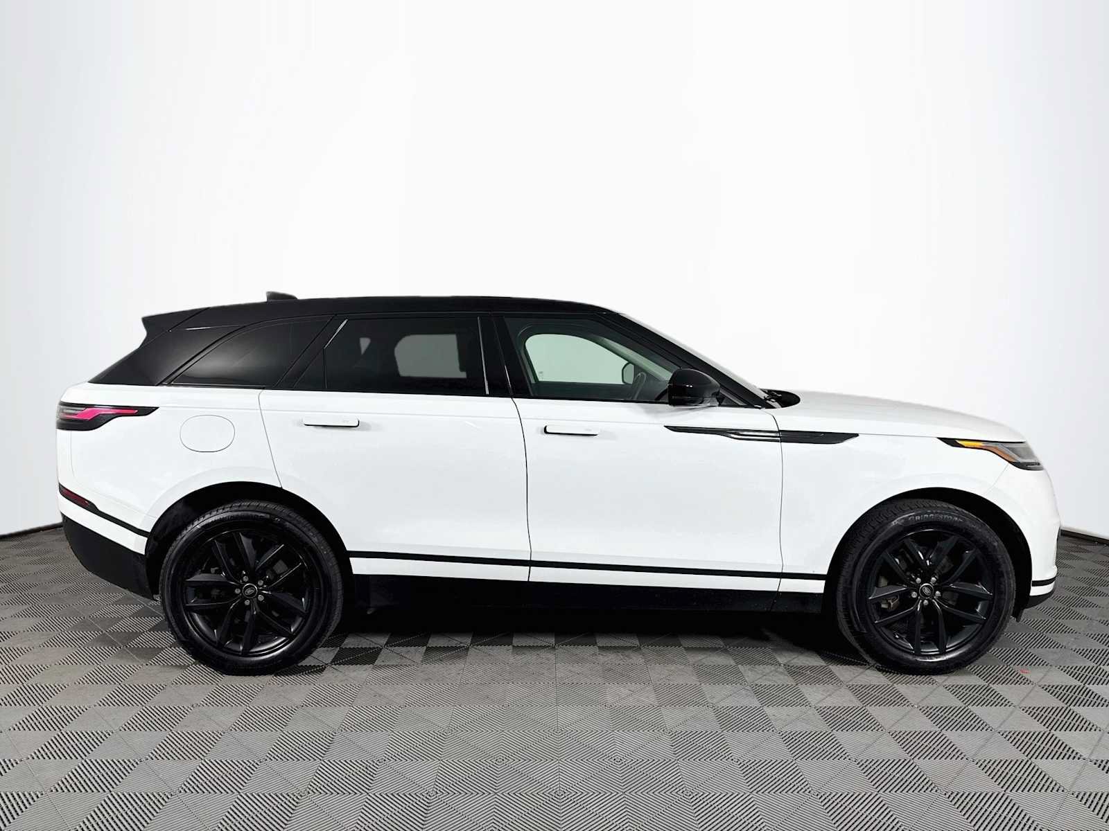 Used 2024 Land Rover Range Rover Velar S AWD/4WD image 4