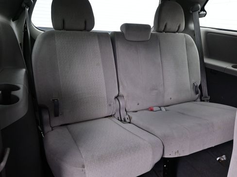 Used 2020 Toyota Sienna LE image 17