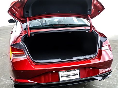 Used 2023 Hyundai Elantra Limited image 23