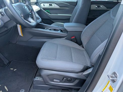 New 2026 Ford Explorer Active RWD image 9