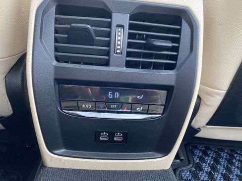 Used 2024 BMW 330i xDrive Sedan w/ Convenience Package image 25