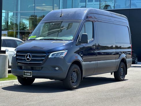 Used 2024 Mercedes-Benz Sprinter 2500 image 7
