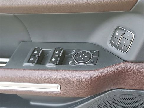 Used 2022 Ford Expedition Limited image 24